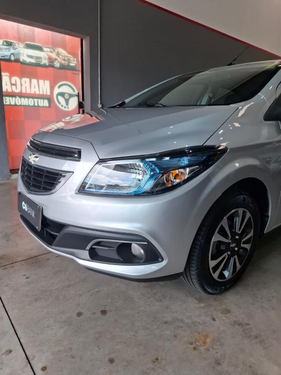 CHEVROLET Onix Hatch - Foto