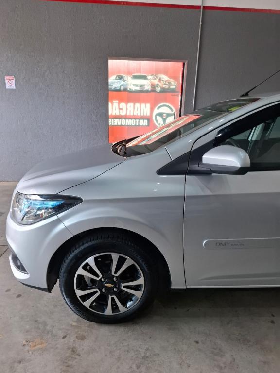 CHEVROLET Onix Hatch - Foto