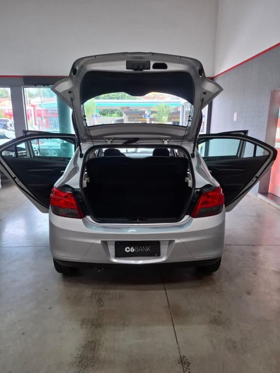 CHEVROLET Onix Hatch - Foto