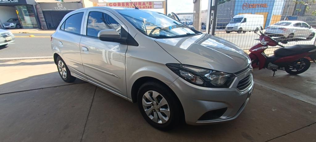 CHEVROLET Onix Hatch - Foto