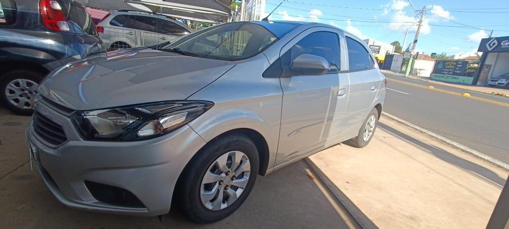 CHEVROLET Onix Hatch - Foto