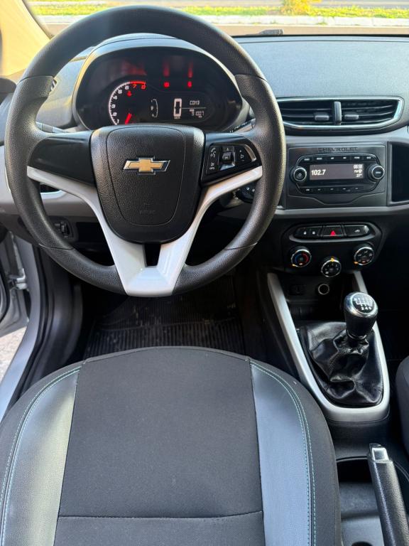 CHEVROLET Onix Hatch - Foto