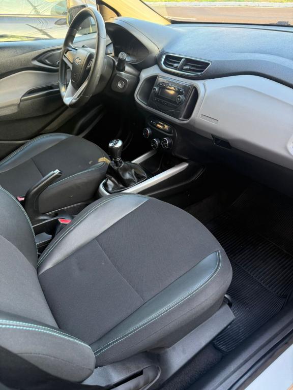 CHEVROLET Onix Hatch - Foto