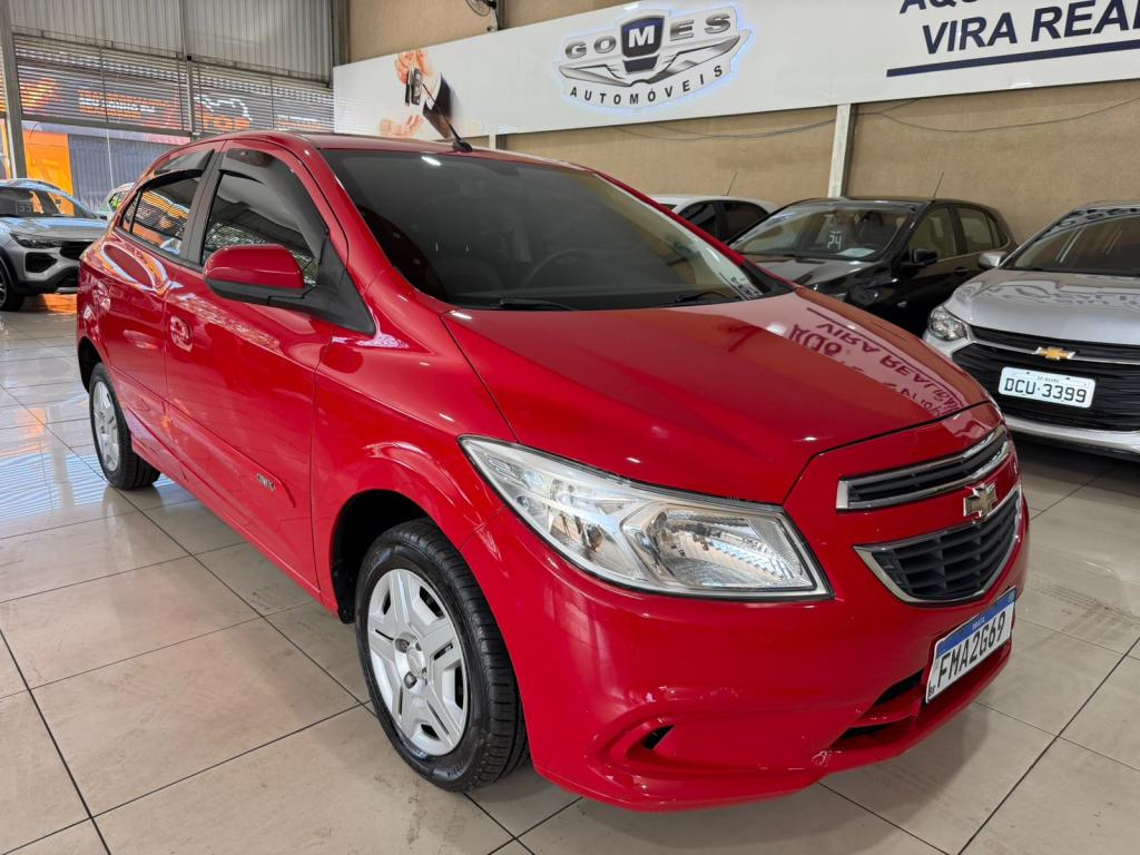 CHEVROLET Onix Hatch - Foto