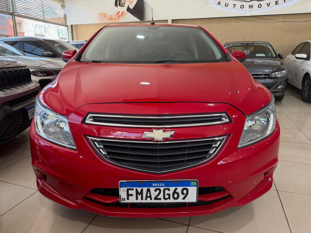 CHEVROLET Onix Hatch - Foto