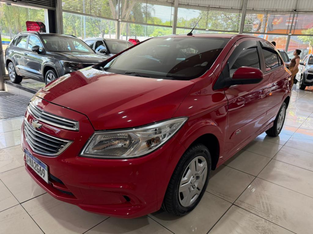 CHEVROLET Onix Hatch - Foto