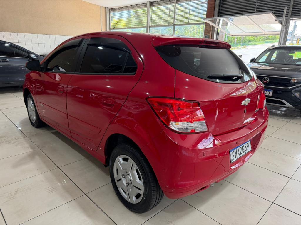 CHEVROLET Onix Hatch - Foto