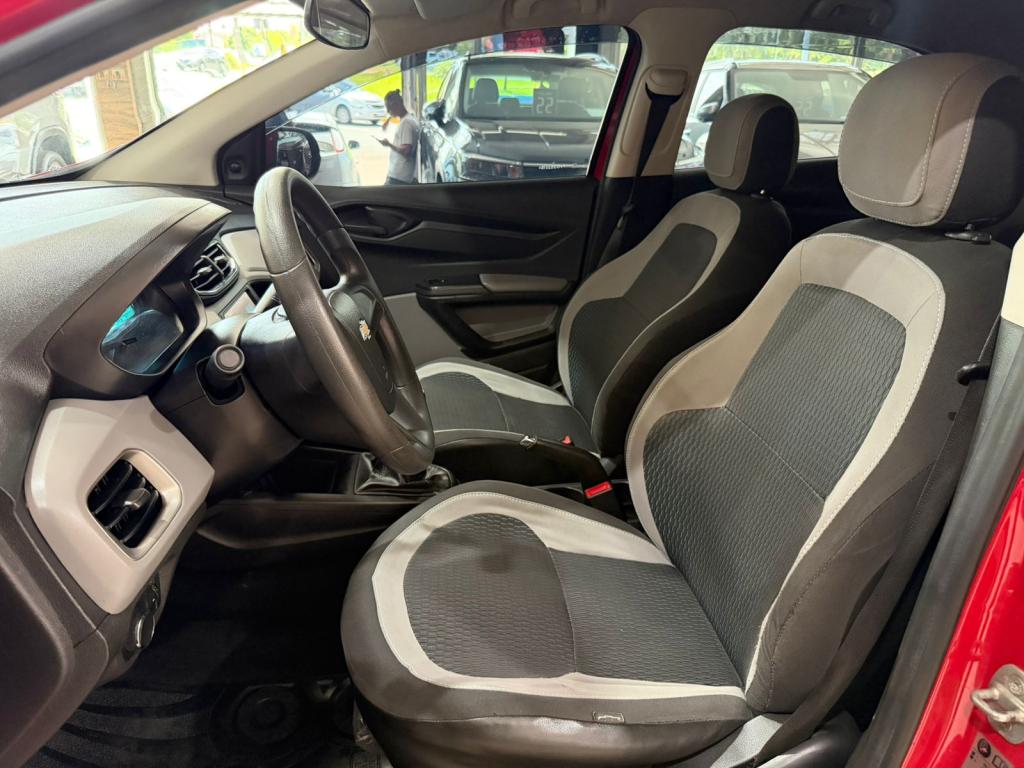 CHEVROLET Onix Hatch - Foto