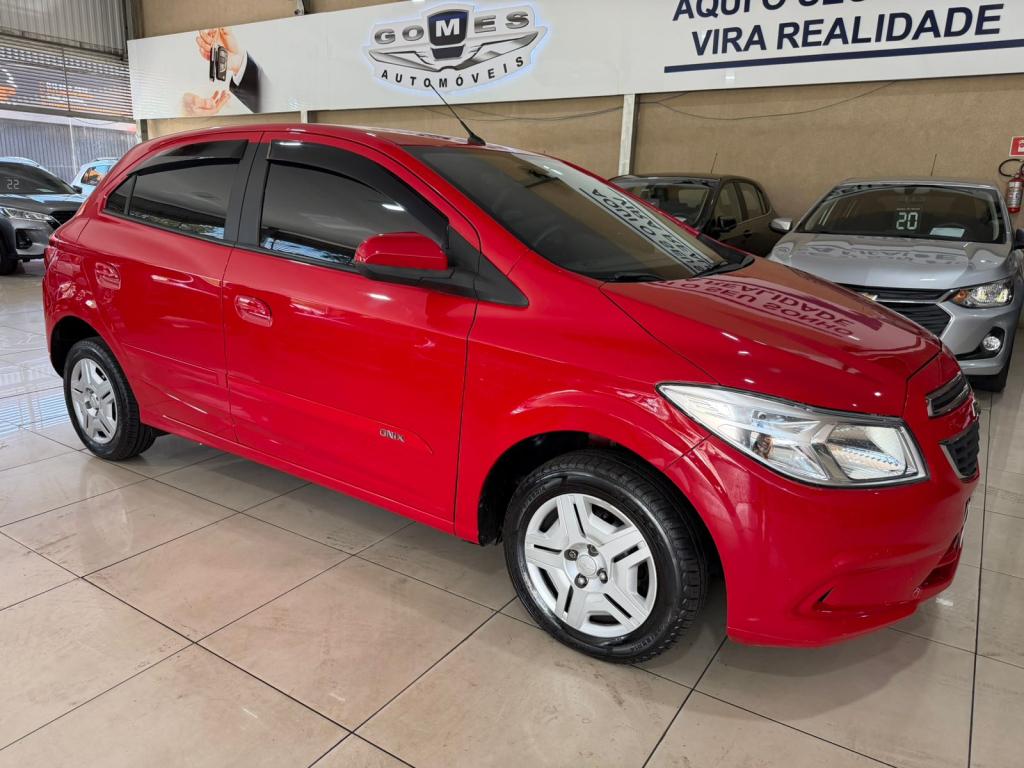 CHEVROLET Onix Hatch - Foto