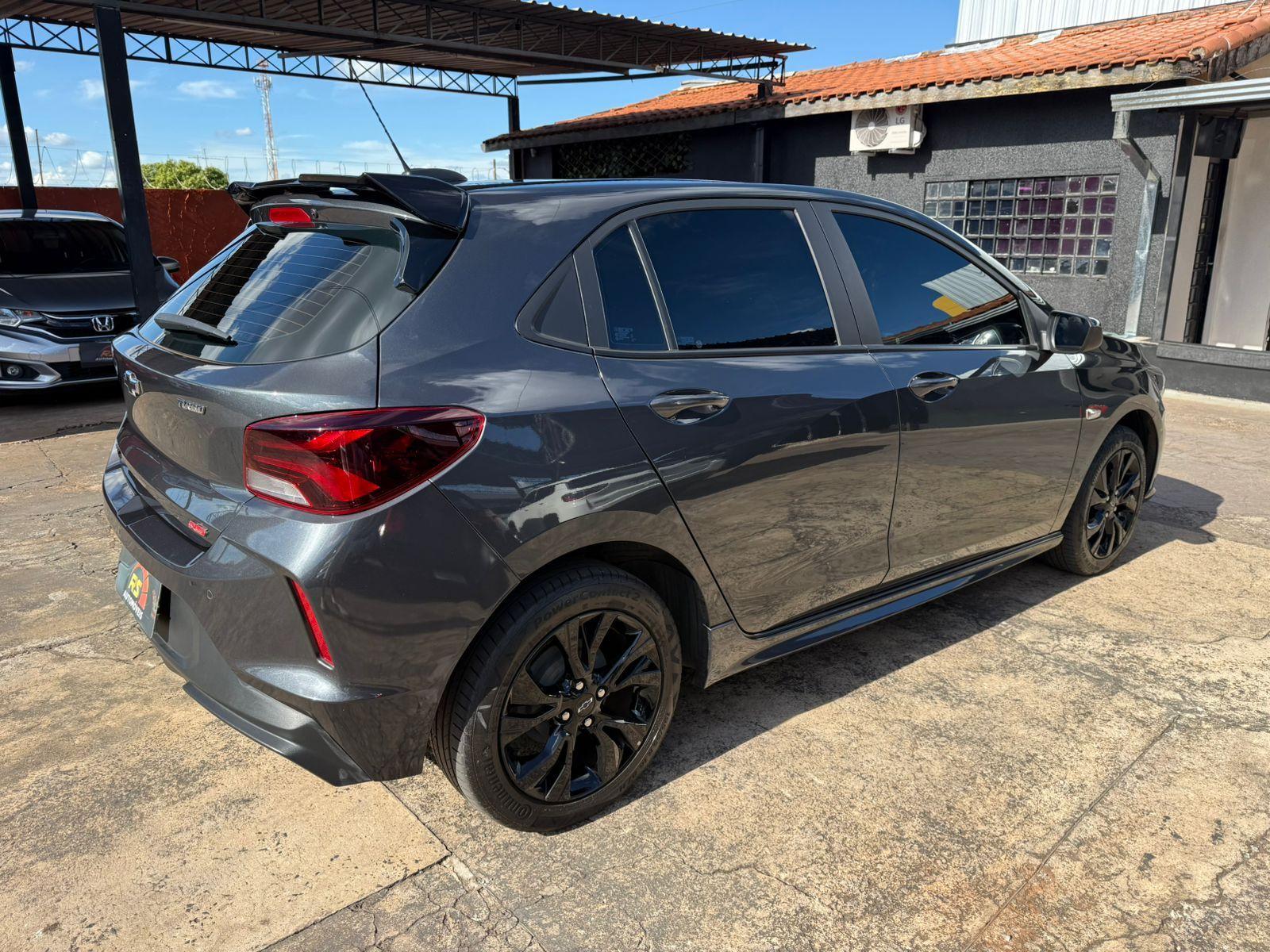 CHEVROLET Onix Hatch - Foto