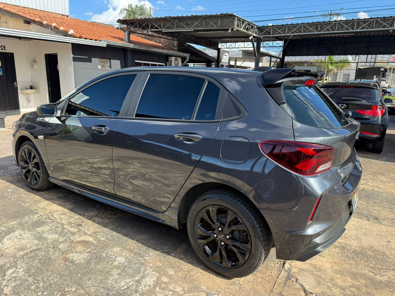 CHEVROLET Onix Hatch - Foto