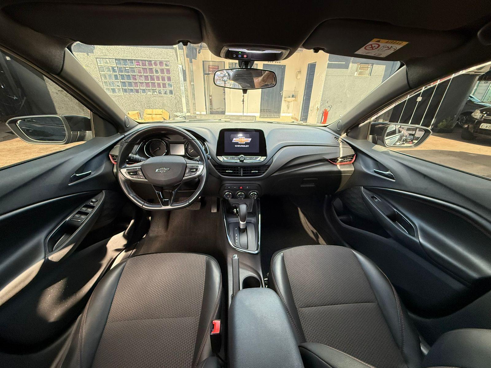 CHEVROLET Onix Hatch - Foto