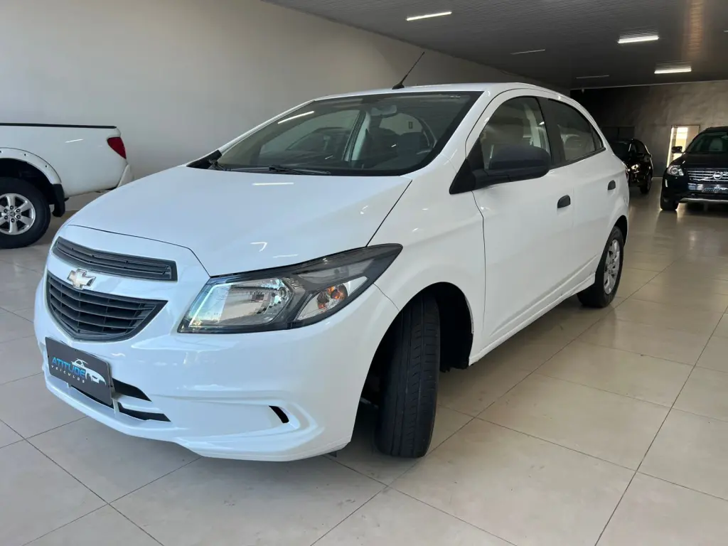 CHEVROLET Onix Hatch - Foto