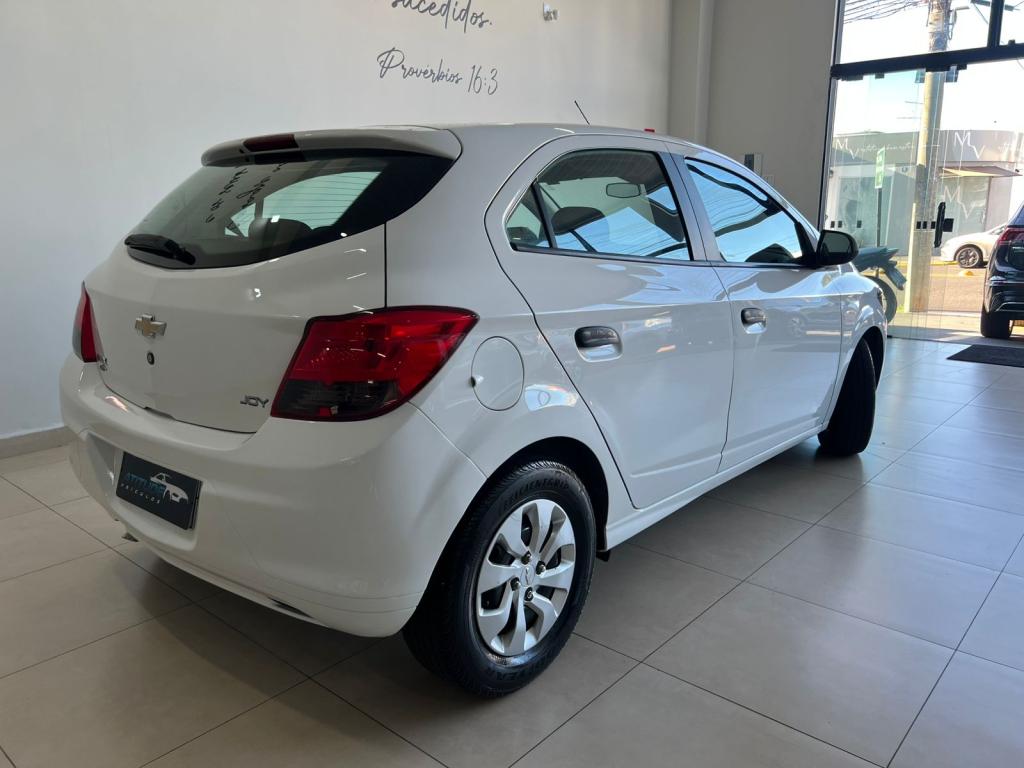 CHEVROLET Onix Hatch - Foto