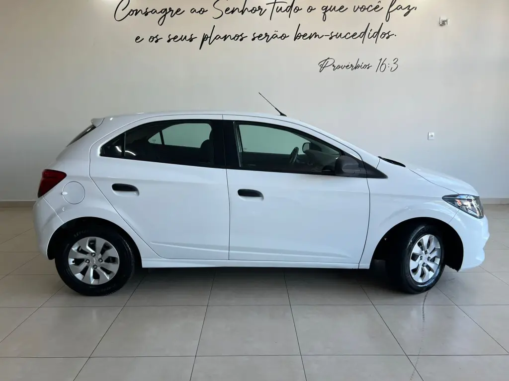 CHEVROLET Onix Hatch - Foto