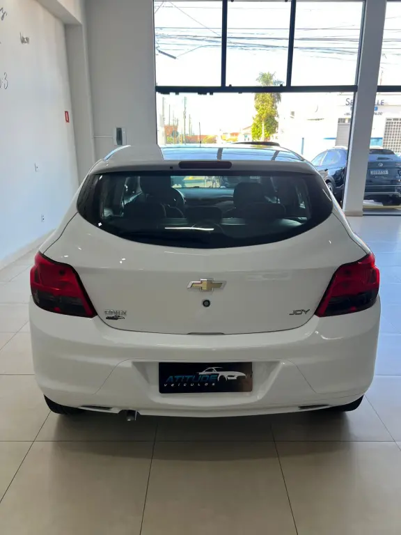 CHEVROLET Onix Hatch - Foto