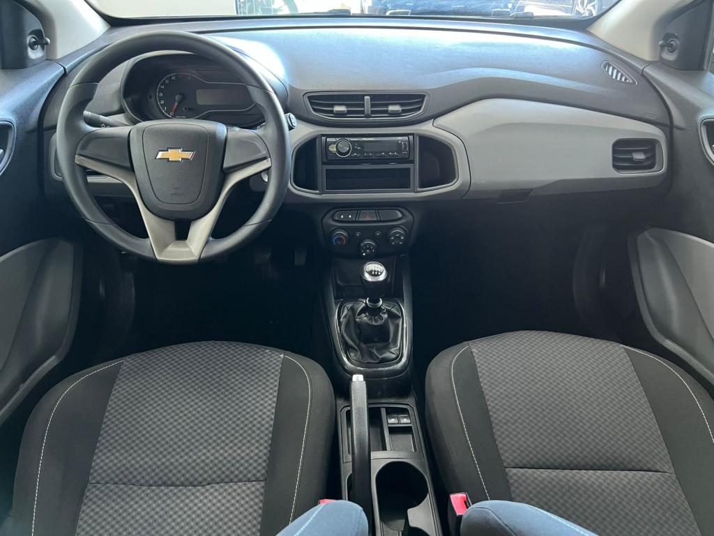 CHEVROLET Onix Hatch - Foto