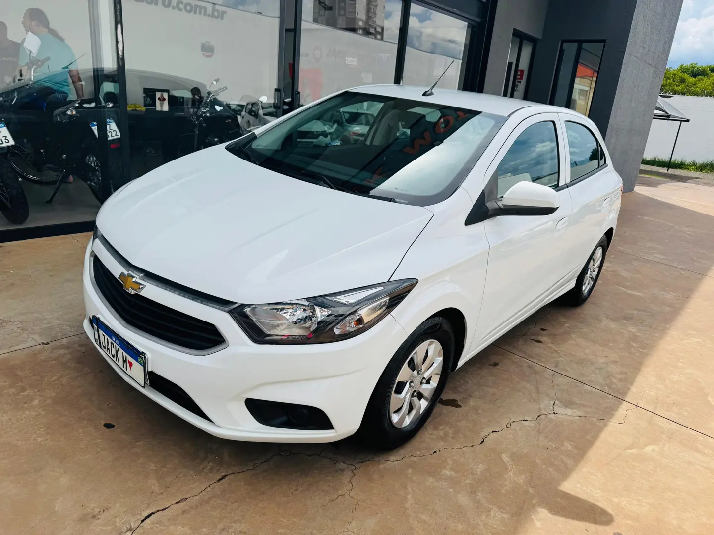 CHEVROLET Onix Hatch - Foto