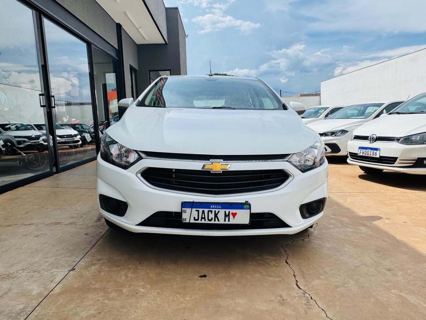 CHEVROLET Onix Hatch - Foto