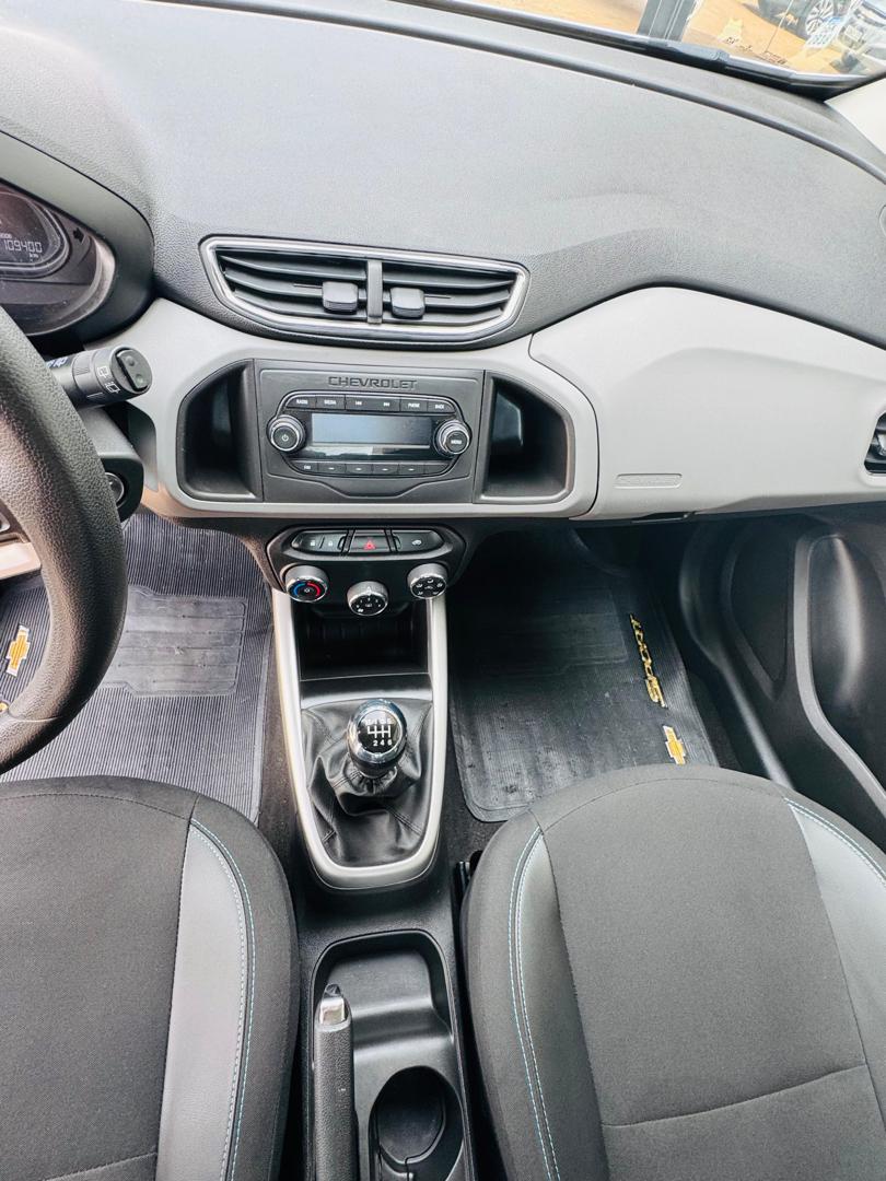 CHEVROLET Onix Hatch - Foto