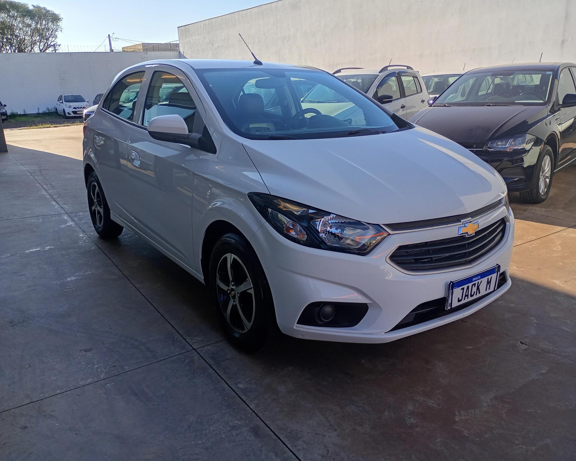 CHEVROLET Onix Hatch - Foto