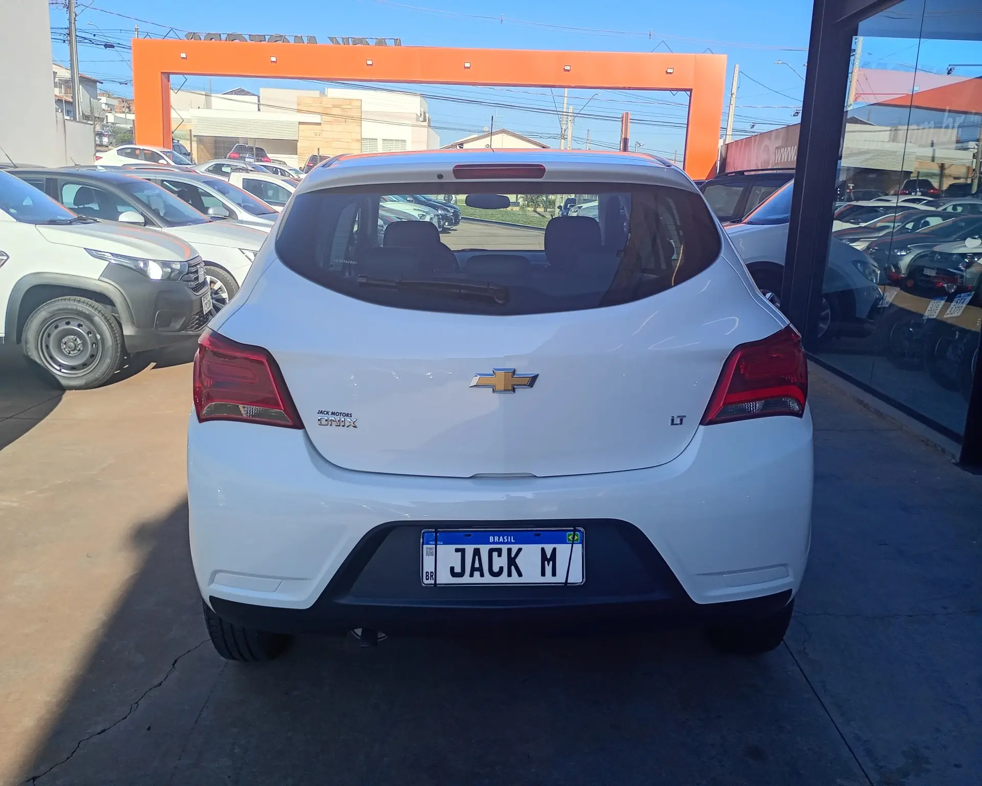 CHEVROLET Onix Hatch - Foto