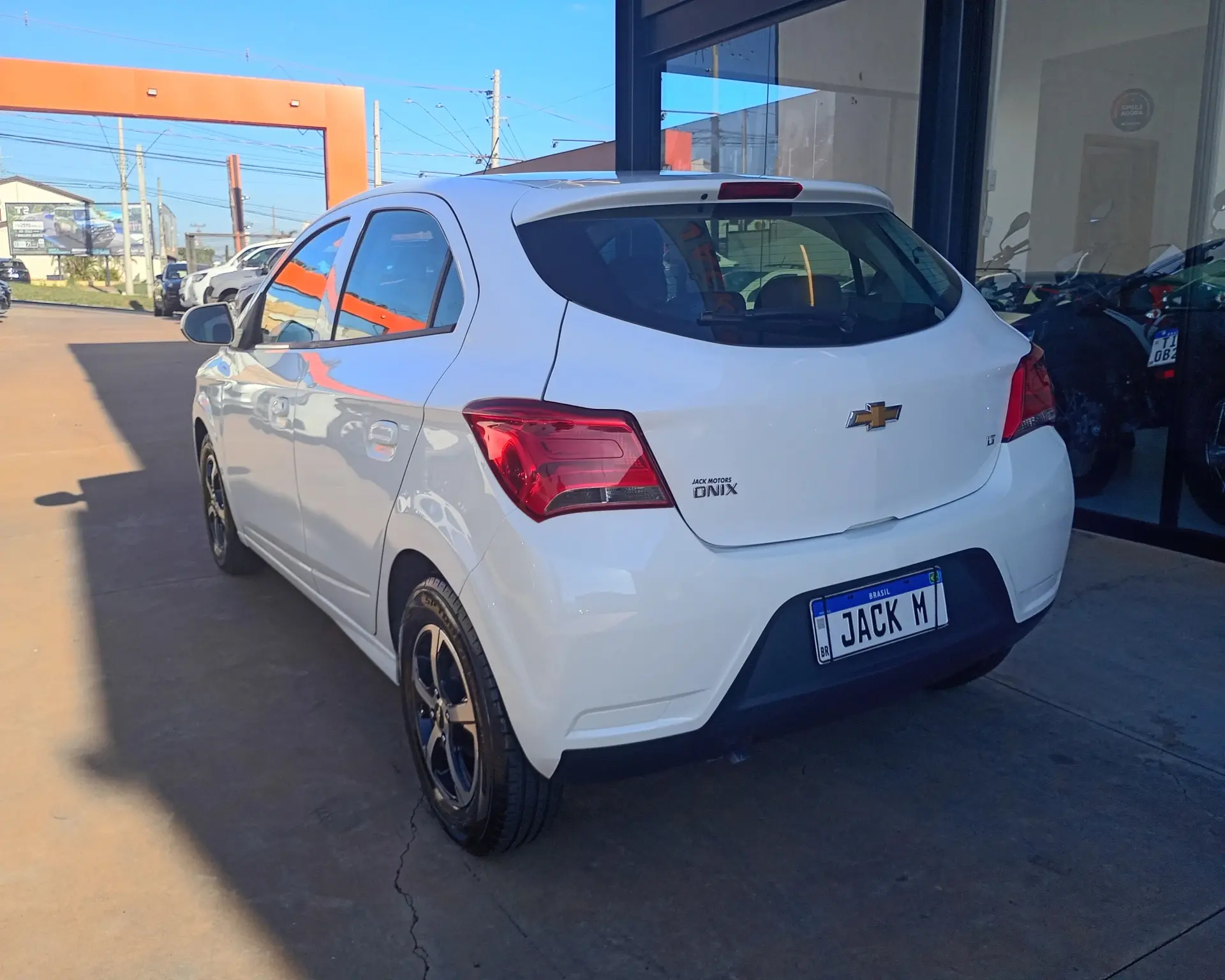 CHEVROLET Onix Hatch - Foto