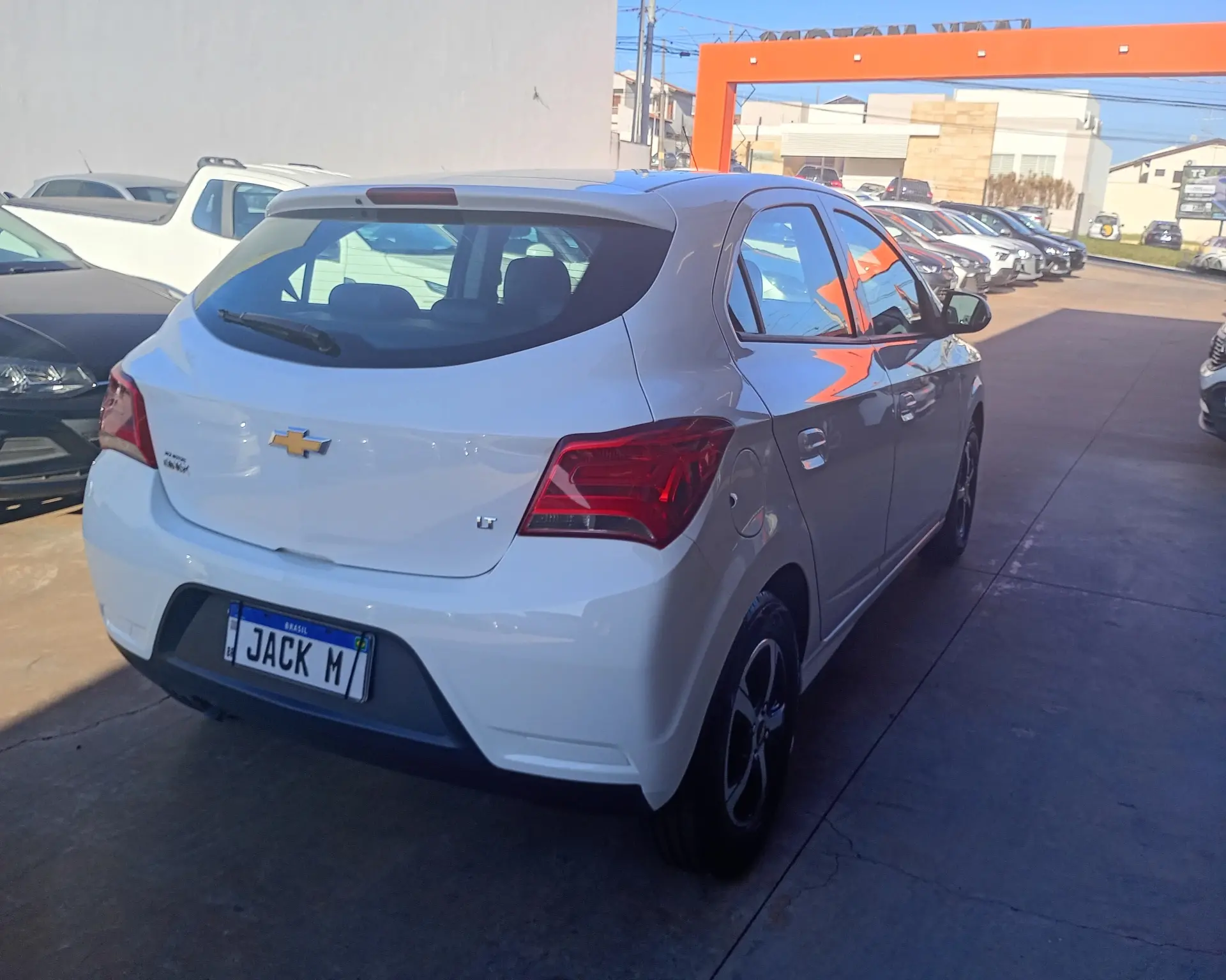 CHEVROLET Onix Hatch - Foto