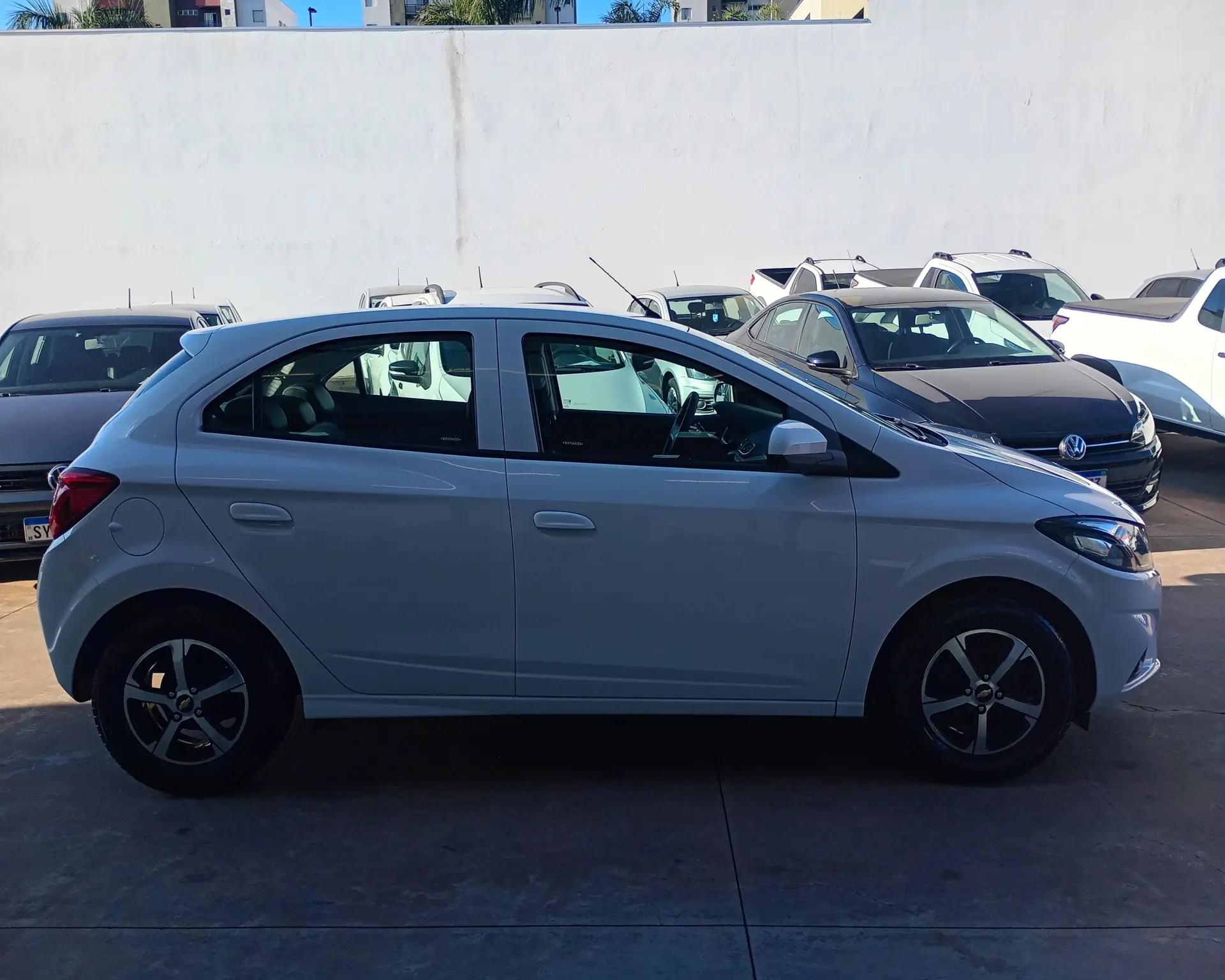 CHEVROLET Onix Hatch - Foto