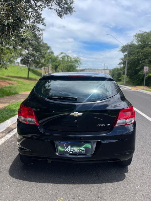 CHEVROLET Onix Hatch - Foto