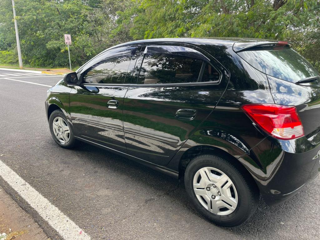 CHEVROLET Onix Hatch - Foto