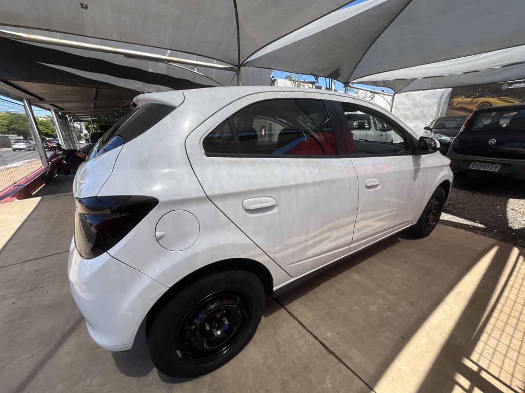 CHEVROLET Onix Hatch - Foto