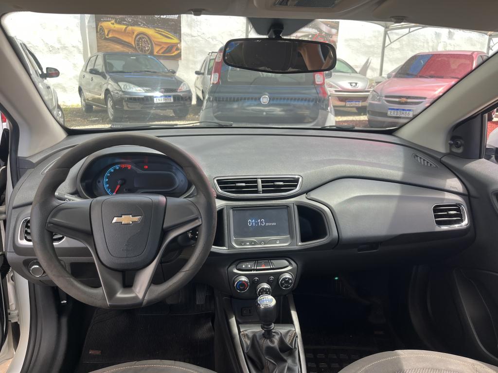 CHEVROLET Onix Hatch - Foto