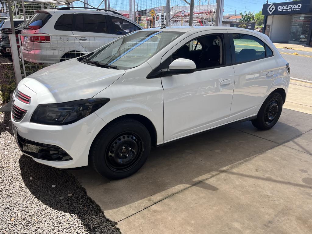 CHEVROLET Onix Hatch - Foto