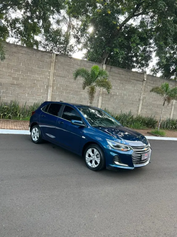 CHEVROLET Onix Hatch - Foto