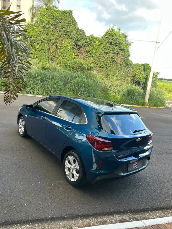 CHEVROLET Onix Hatch - Foto