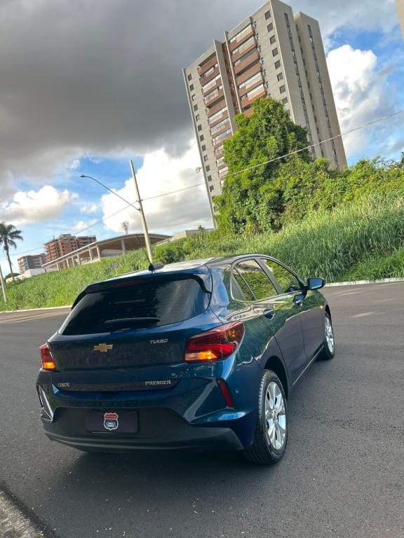 CHEVROLET Onix Hatch - Foto