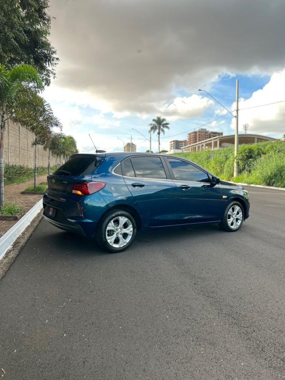 CHEVROLET Onix Hatch - Foto