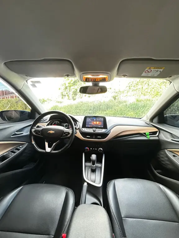 CHEVROLET Onix Hatch - Foto