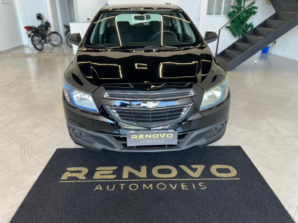 CHEVROLET Onix Hatch - Foto