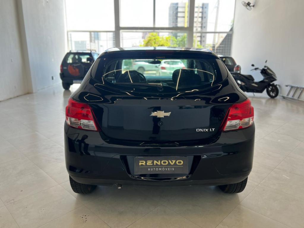 CHEVROLET Onix Hatch - Foto