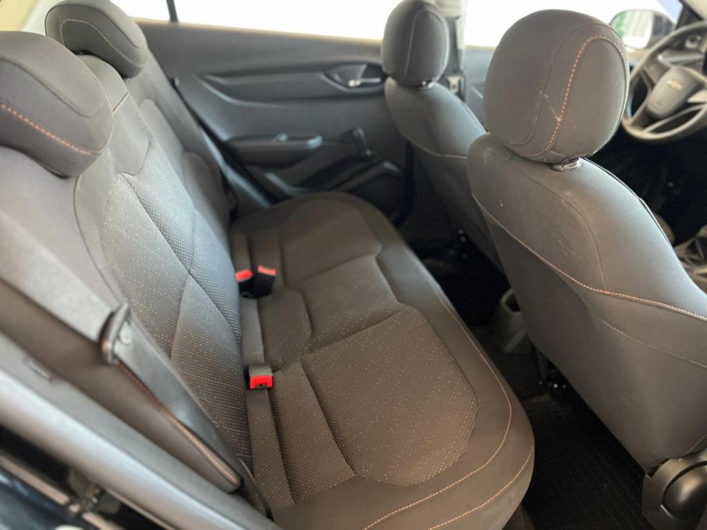 CHEVROLET Onix Hatch - Foto