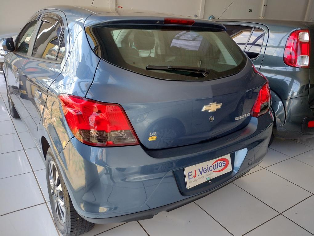 CHEVROLET Onix Hatch - Foto