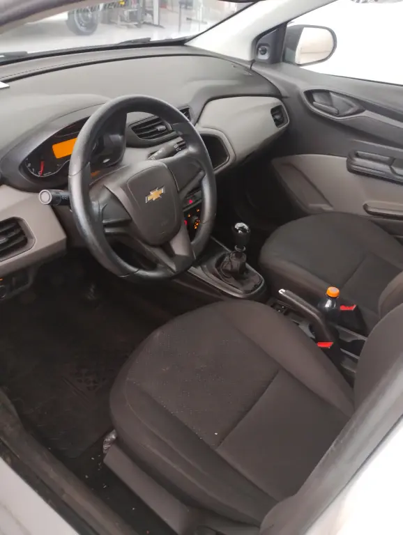 CHEVROLET Onix Hatch - Foto