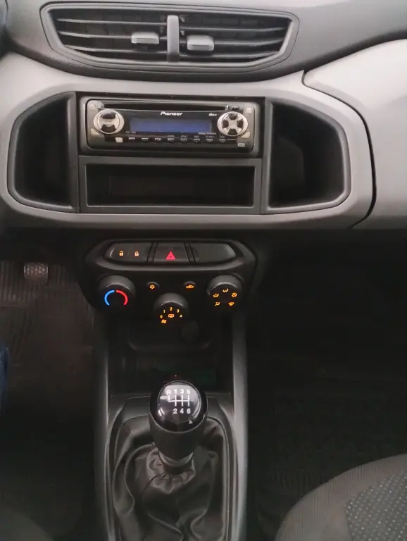 CHEVROLET Onix Hatch - Foto