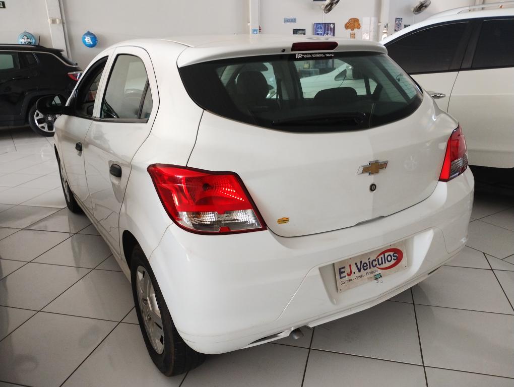 CHEVROLET Onix Hatch - Foto