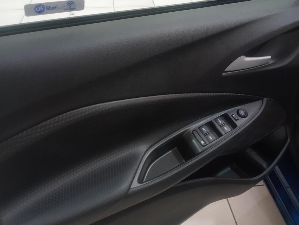 CHEVROLET Onix Hatch - Foto