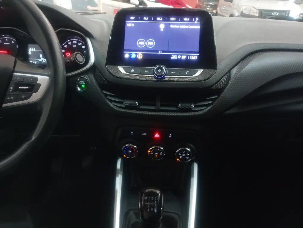 CHEVROLET Onix Hatch - Foto