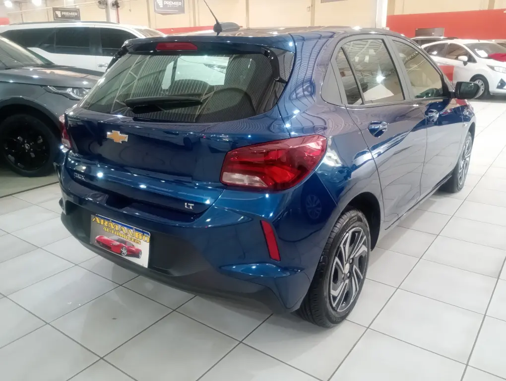 CHEVROLET Onix Hatch - Foto