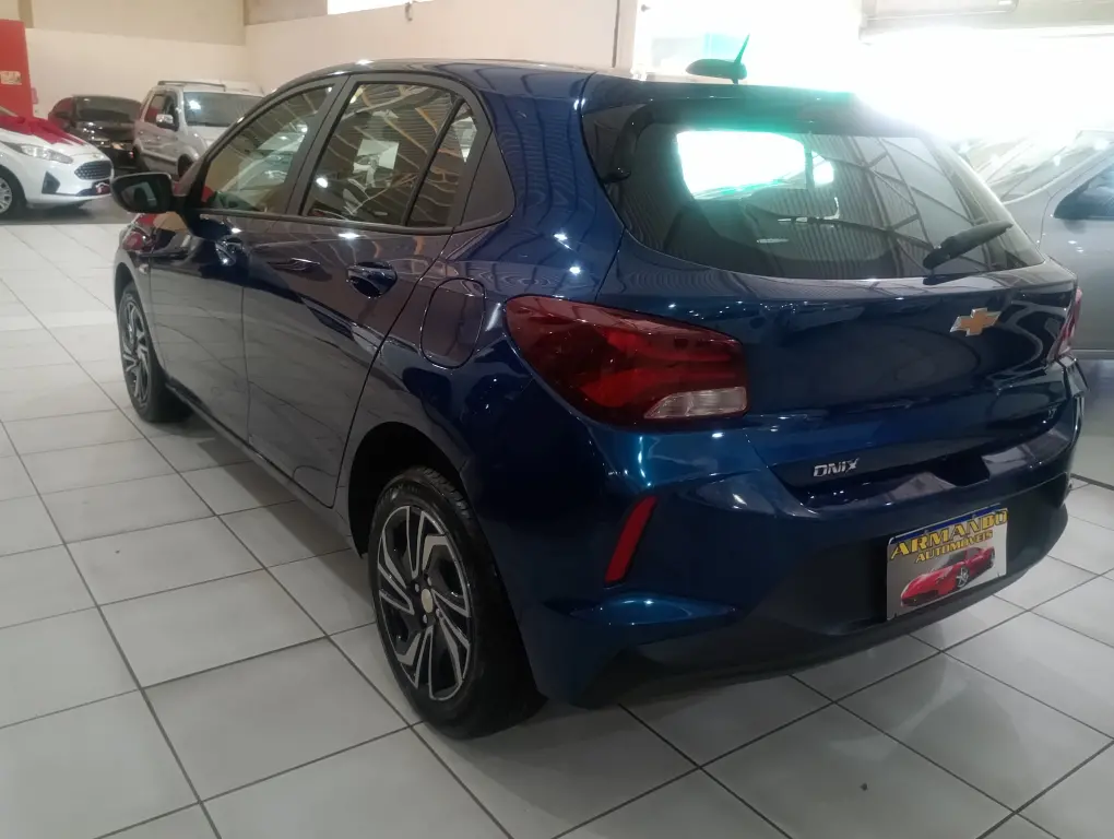CHEVROLET Onix Hatch - Foto
